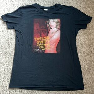 Taylor Swift Concert Tshirt sz M